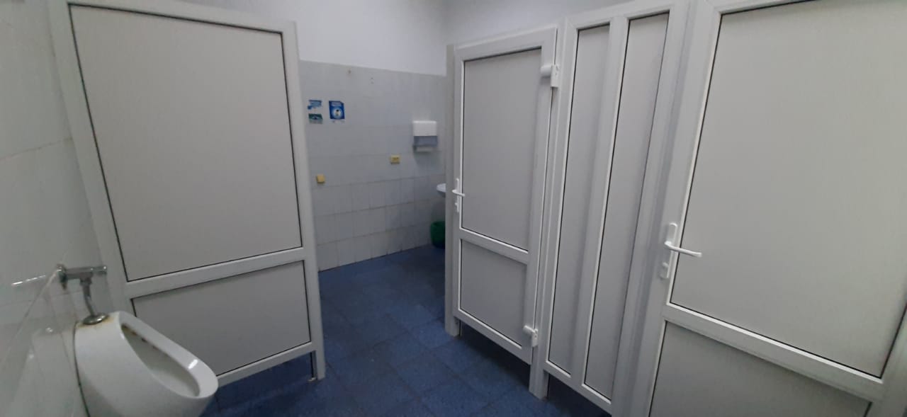 Сантехнические перегородки из пластикового профиля 