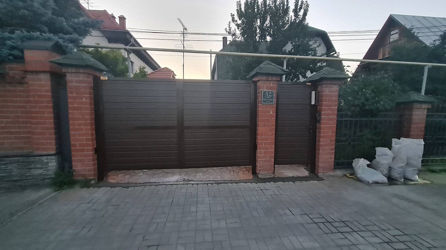 Распашные ворота Alutech